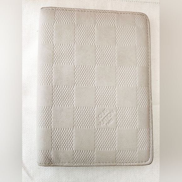 Louis Vuitton Artic Damier Infini Passport Holder - Picture 1 of 14